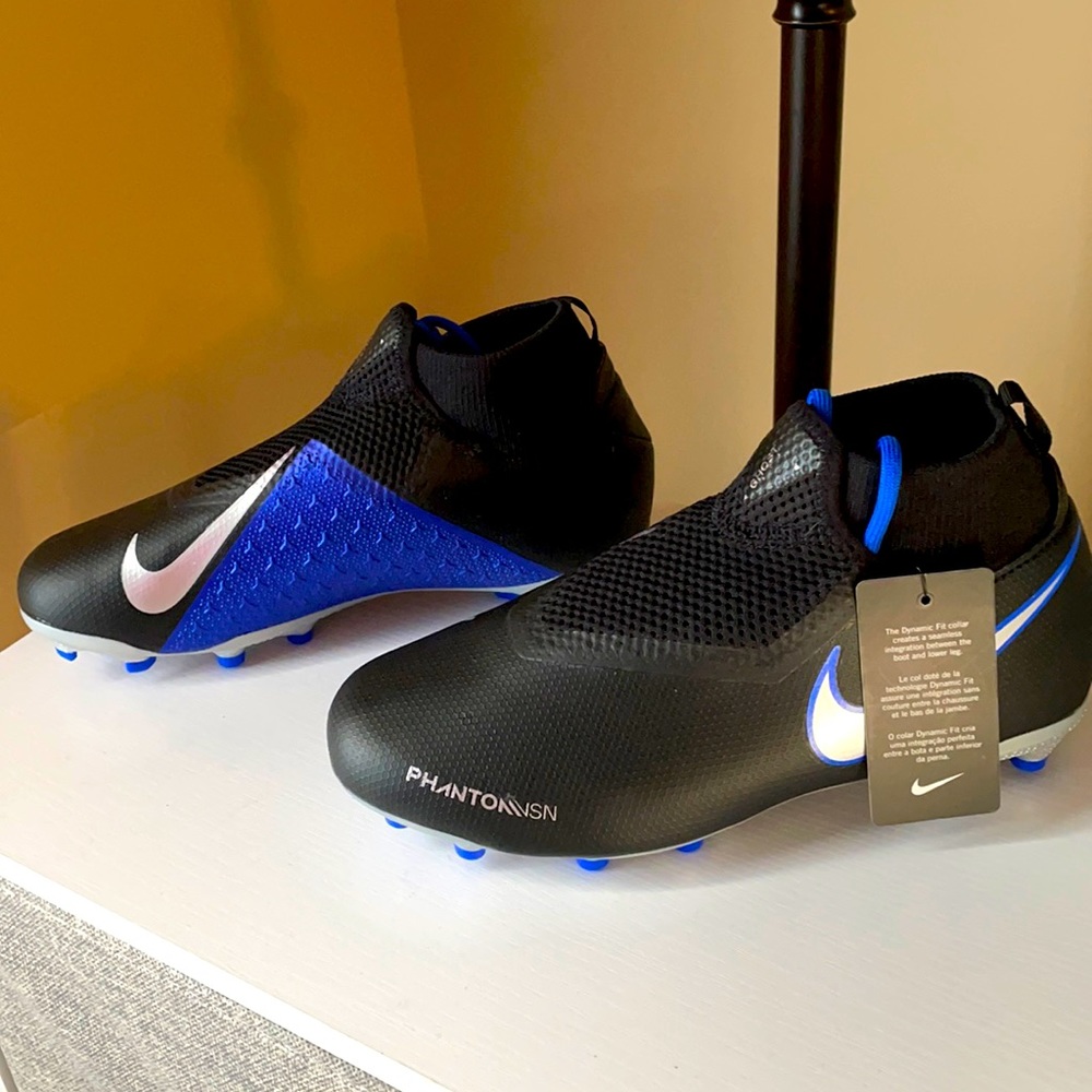 COPY - Nike Phantom Soccer cleats. Size 6 Brand New